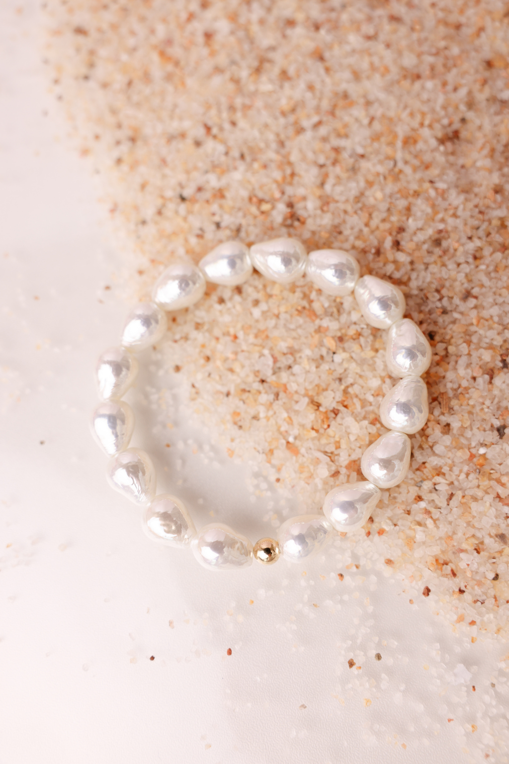 Bella Pearl Bracelet in Gold