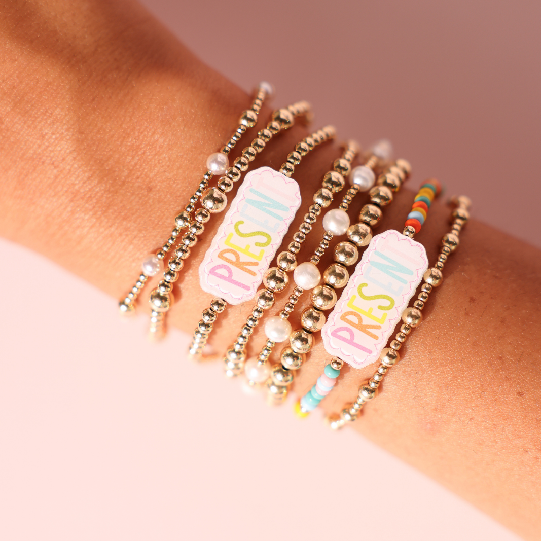 Present Bracelet on Gold