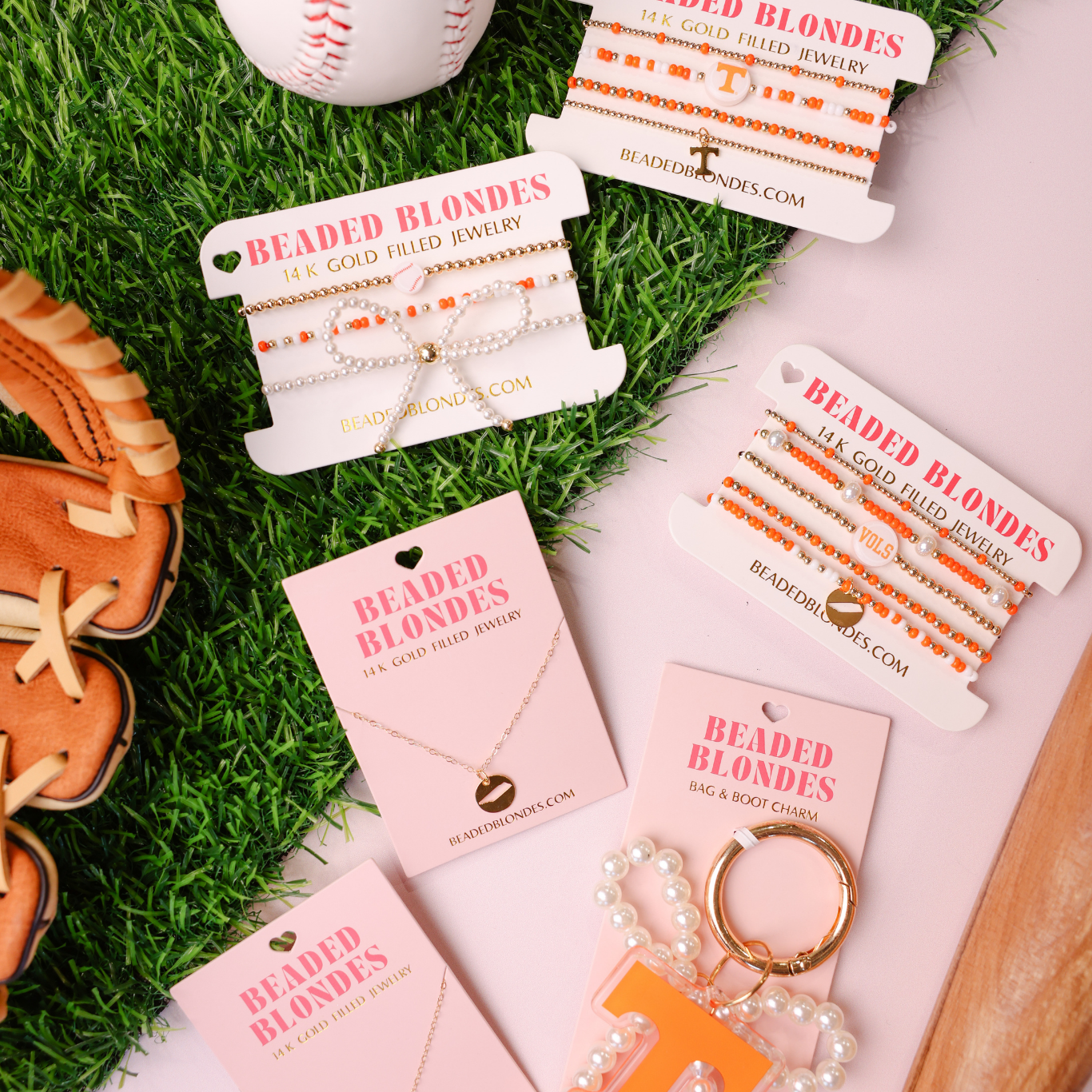 Tennessee Logo Charm Bracelet on Gold