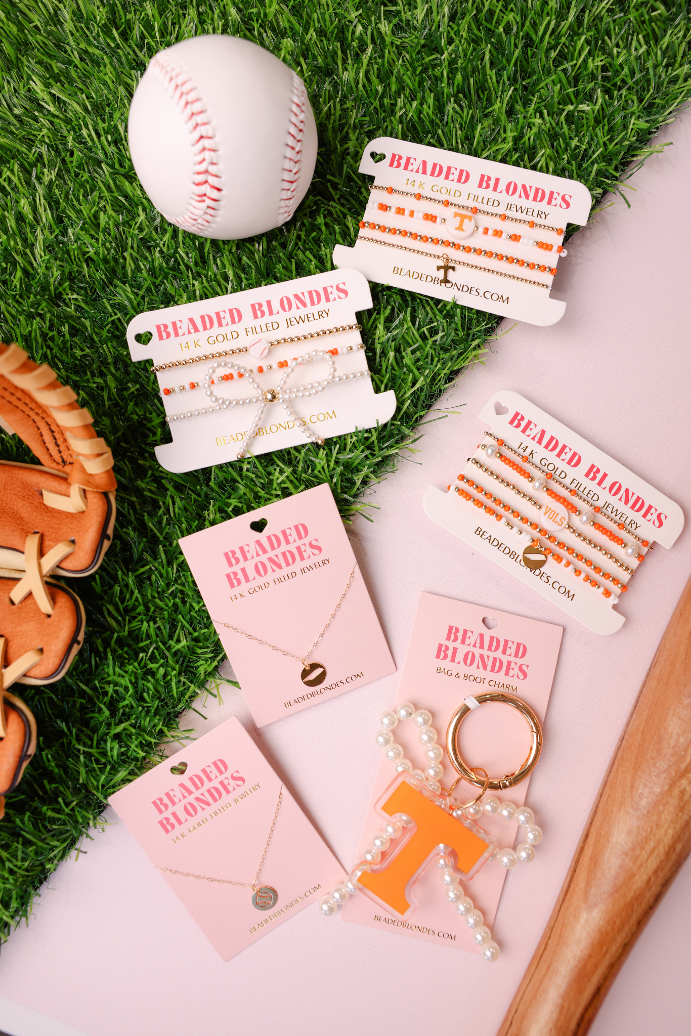 Tennessee Logo Charm Bracelet on Gold
